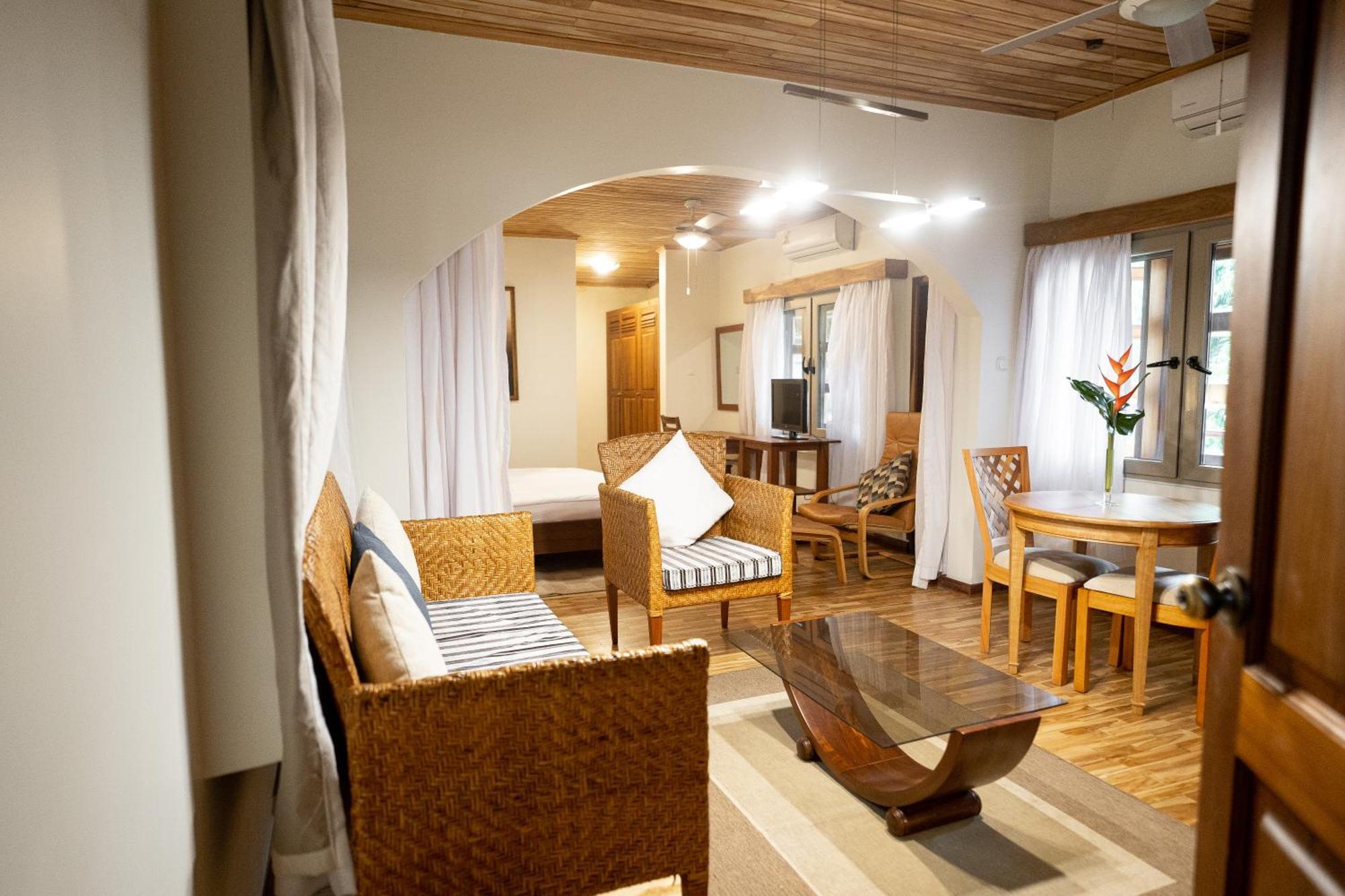 Esther'S Hotel Accra Luaran gambar