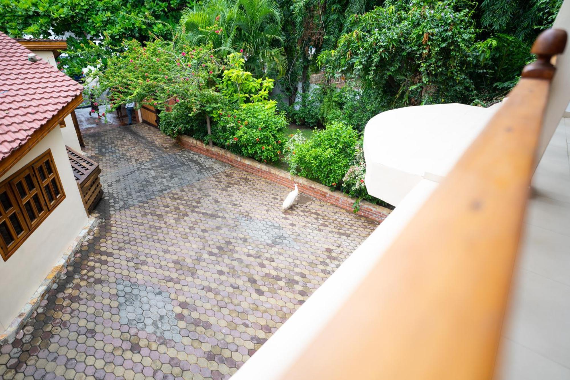 Esther'S Hotel Accra Luaran gambar