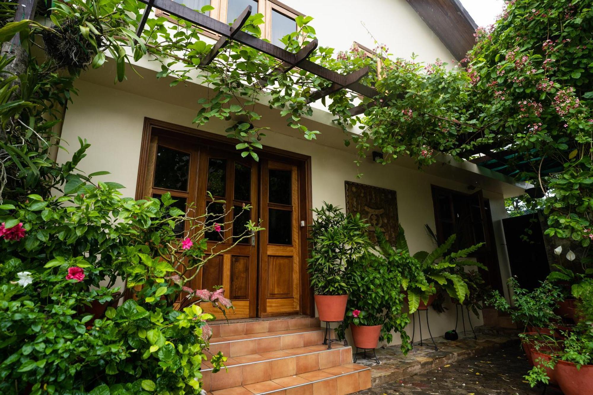 Esther'S Hotel Accra Luaran gambar