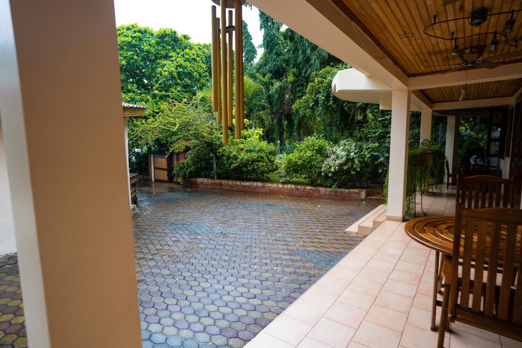 Esther'S Hotel Accra Luaran gambar