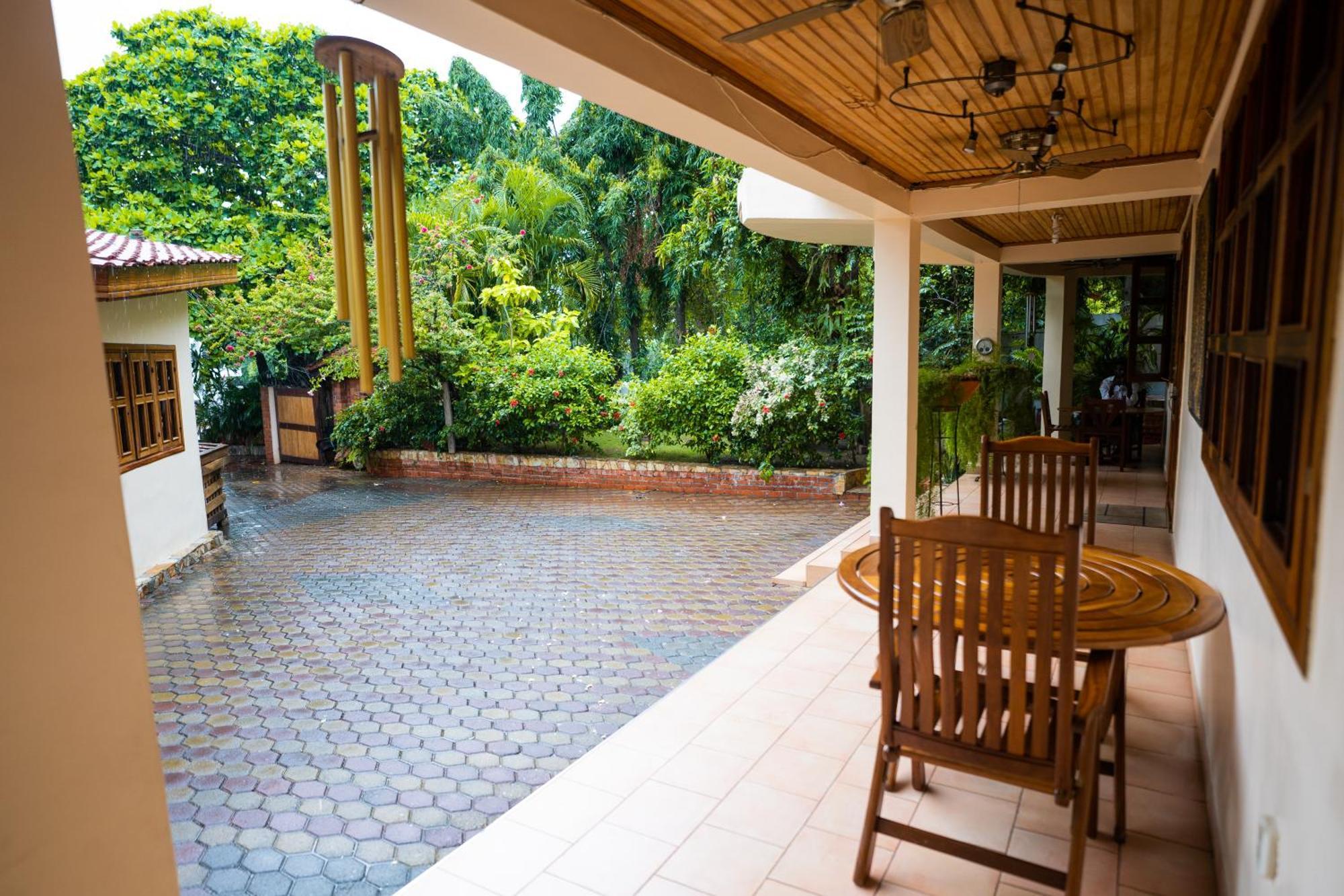 Esther'S Hotel Accra Luaran gambar
