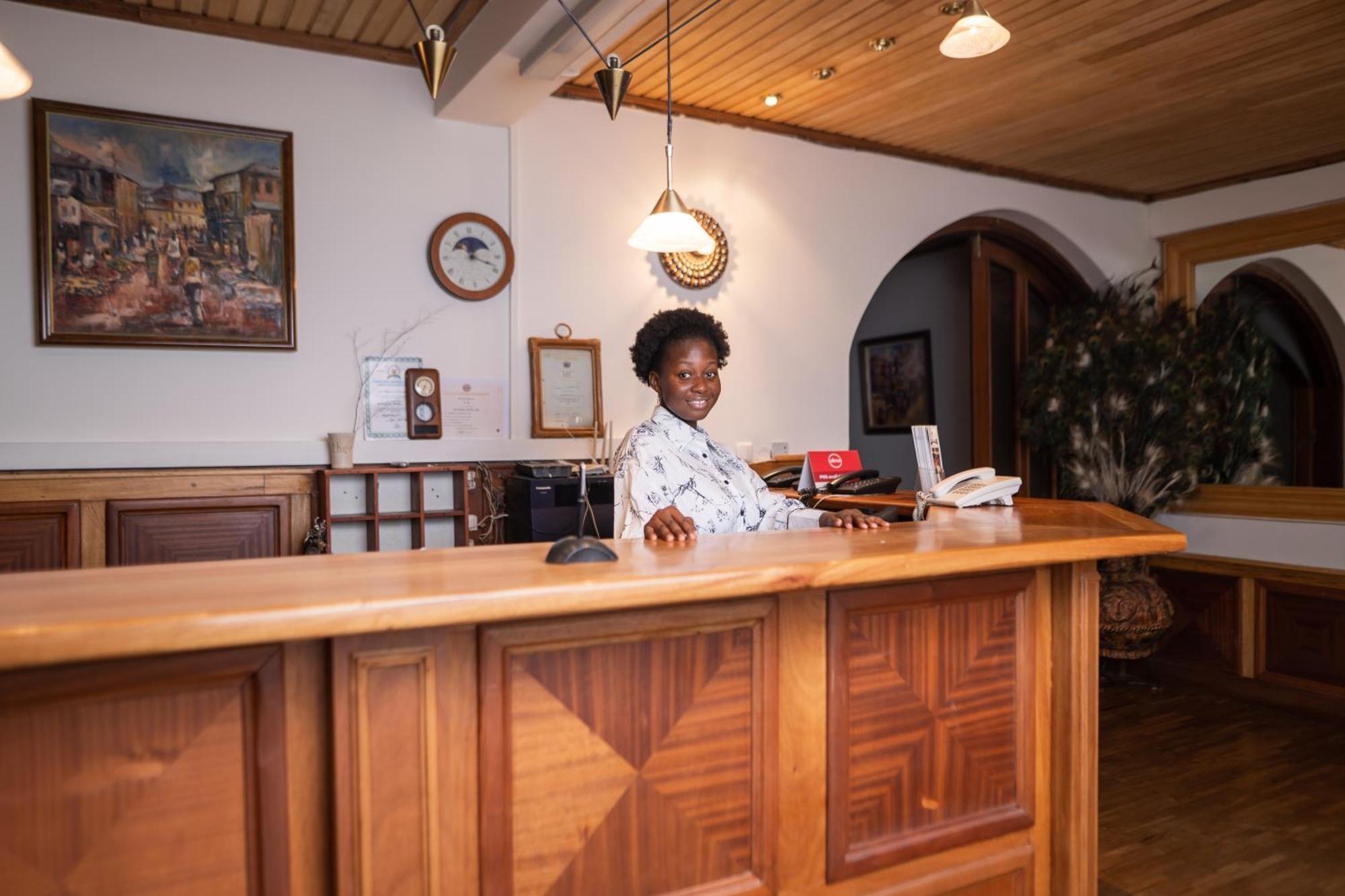 Esther'S Hotel Accra Luaran gambar