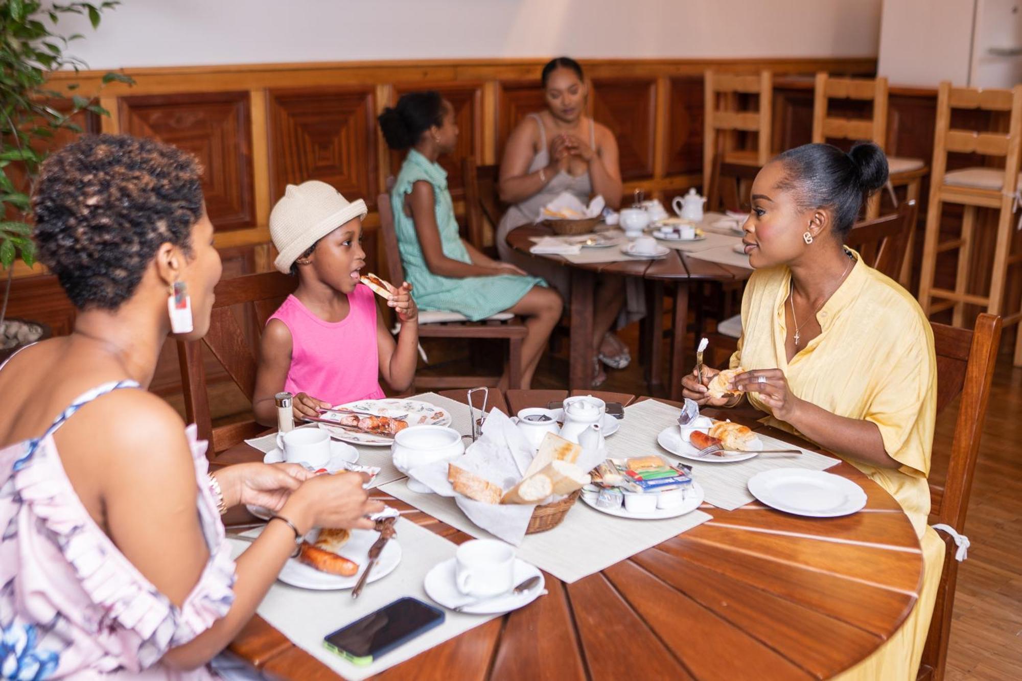 Esther'S Hotel Accra Luaran gambar