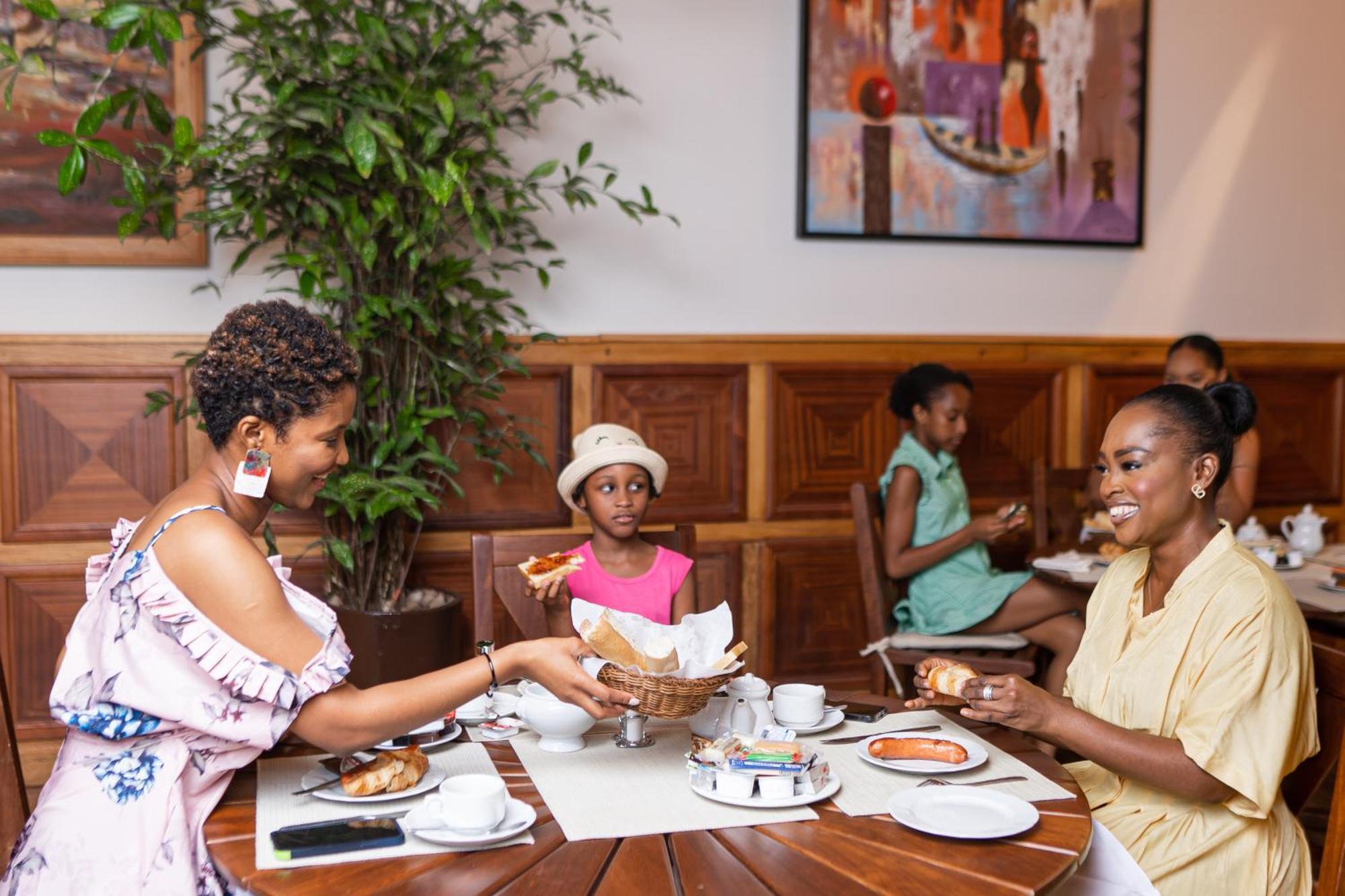 Esther'S Hotel Accra Luaran gambar